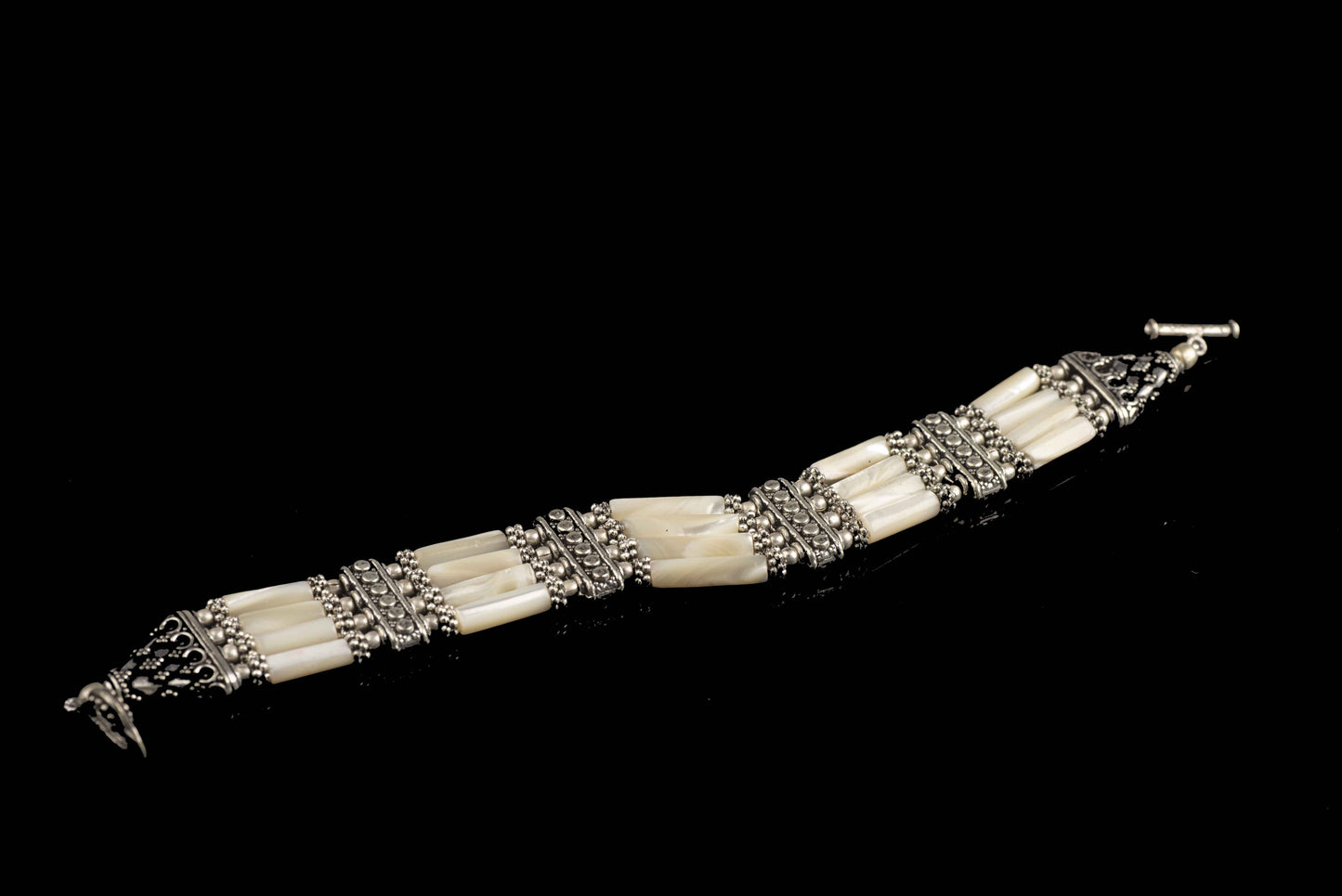 Beaded bracelet (MOP salli)